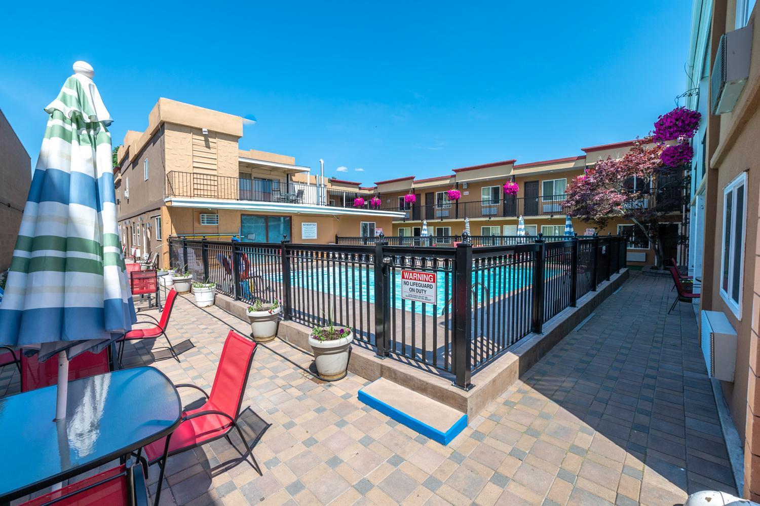 Sahara Courtyard Inn Penticton Kültér fotó